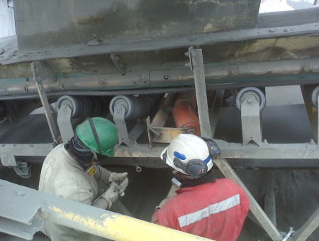 Reparación e instalación de unidades motrices, polines, poleas.